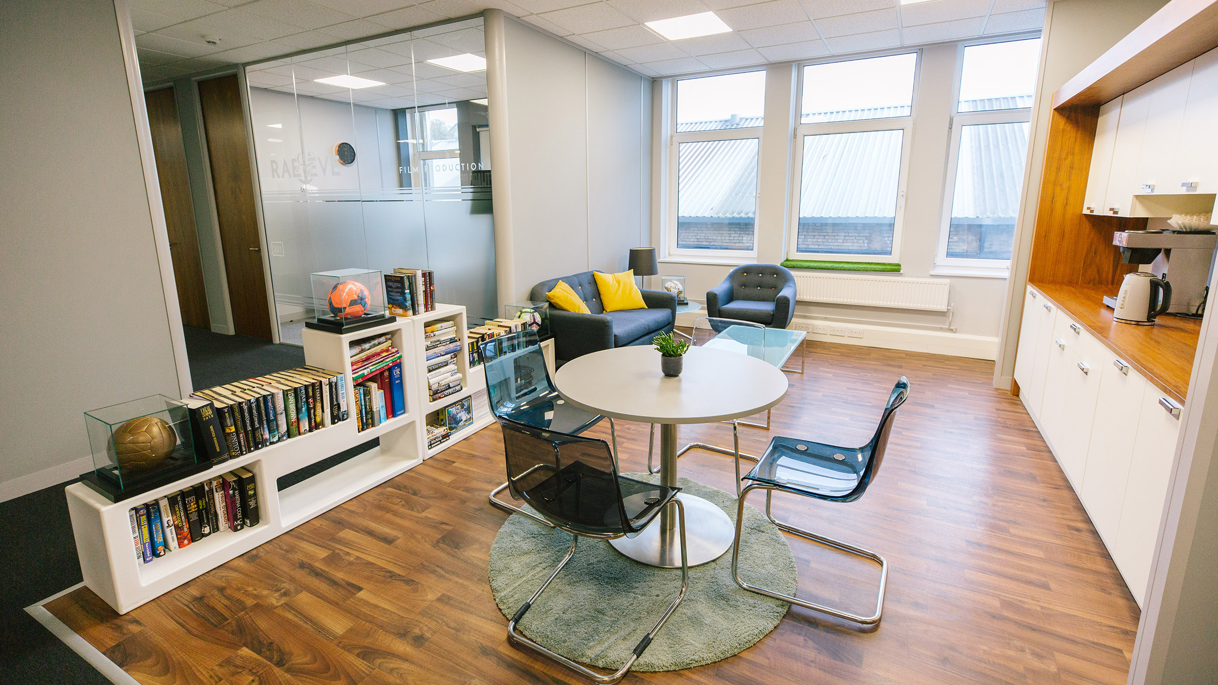 HUB26 Offices 6 Reasons to Choose an Office Space to Rent With a Break Out Space